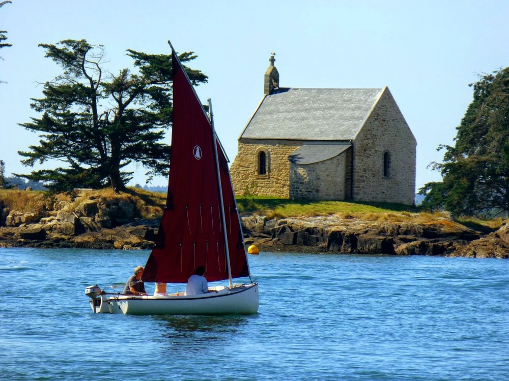 Chapelle de l’île de Boedic dans le golfe du Morbihan