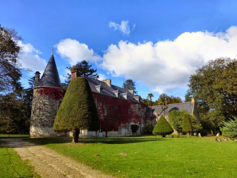 Le château de Branféré au cœur du parc.